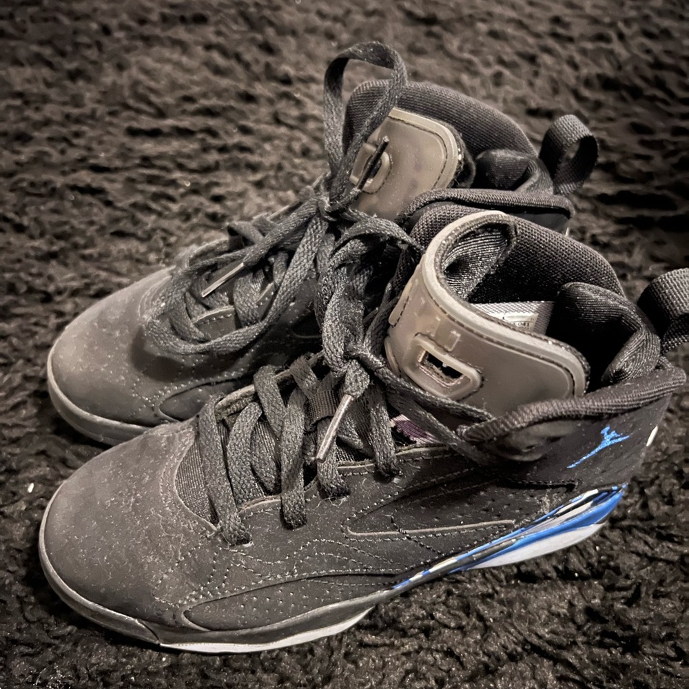 Jordans fly and trendy sneaker is what you need I’m great condition !